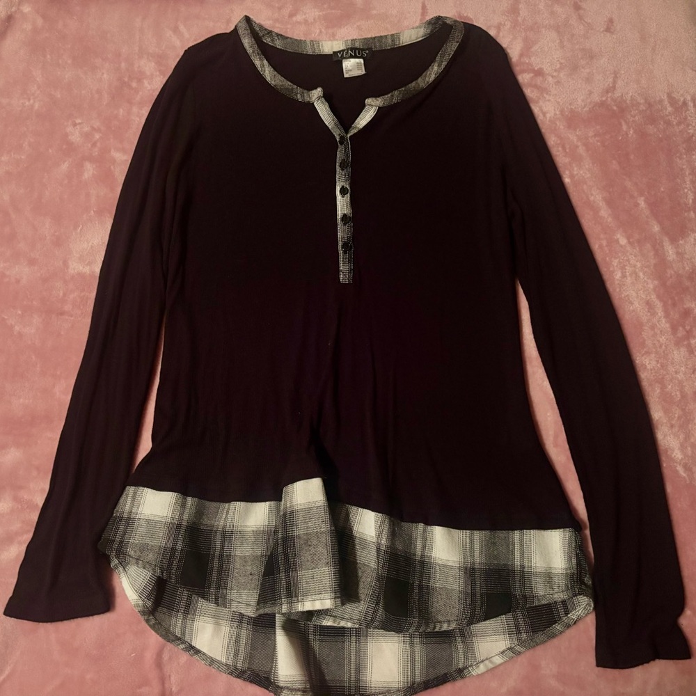 VENUS Black and Gray Plaid Hem Long Sleeve Top